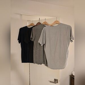 Men's Vuouri Strato Tech Tees - Size Medium - Qty 4